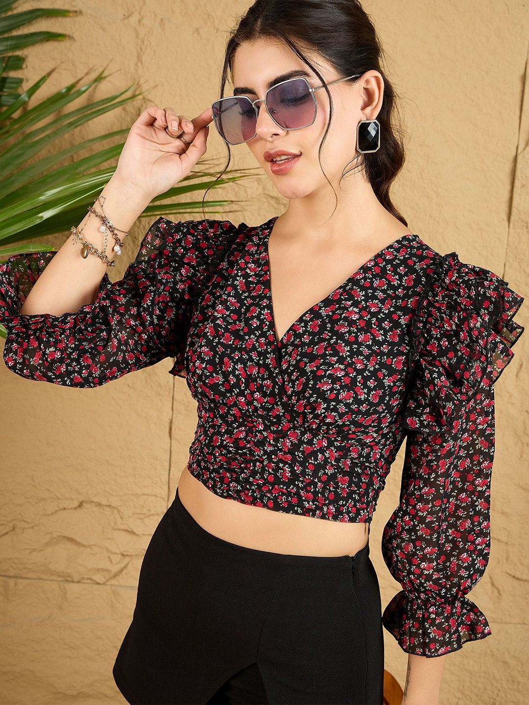 Berrylush Women Floral Printed Puff Sleeve Ruffles Crop Top