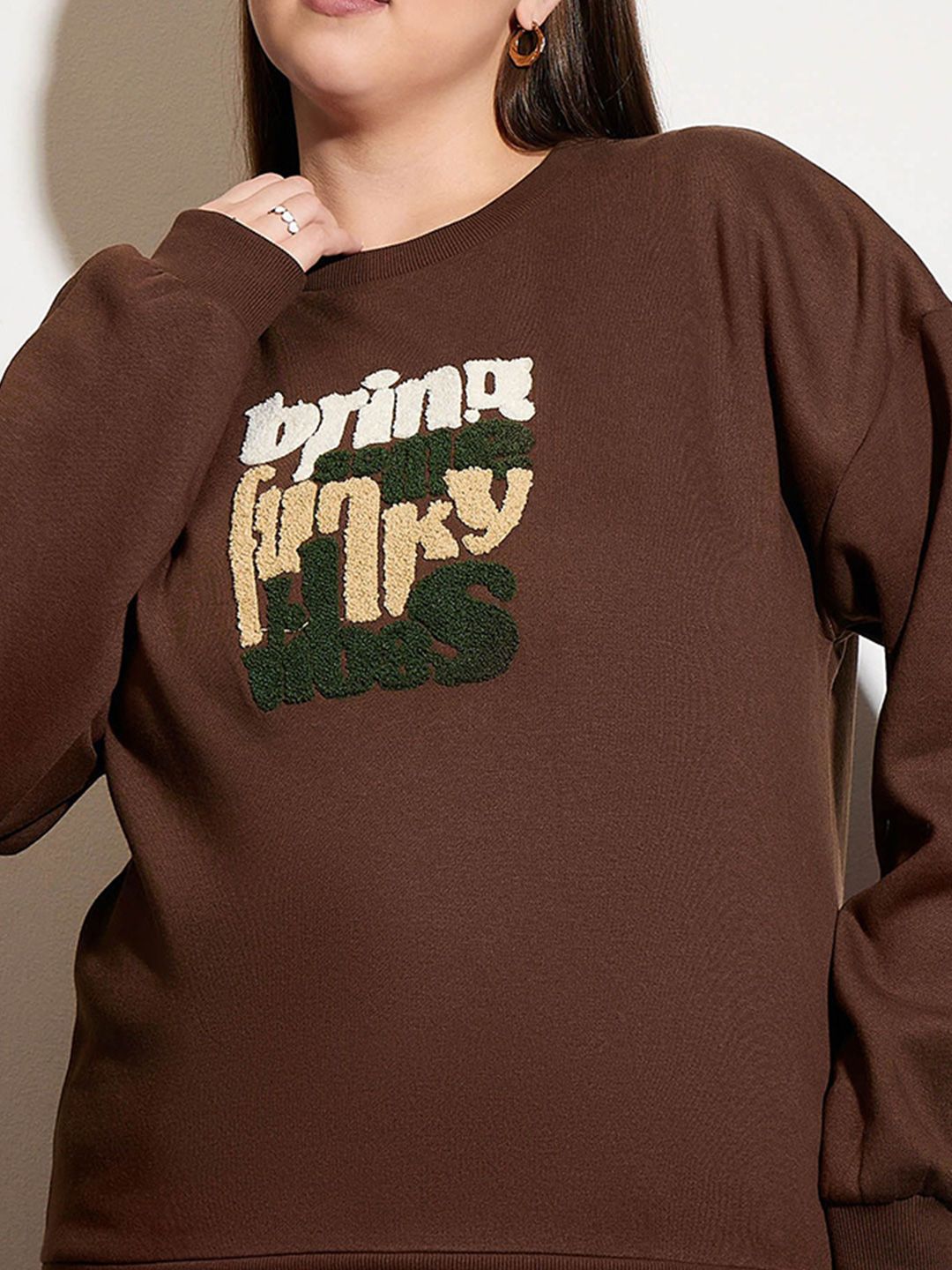 SASSAFRAS Curve Women Plus Size Embroidered Round Neck Long Sleeves Sweatshirt