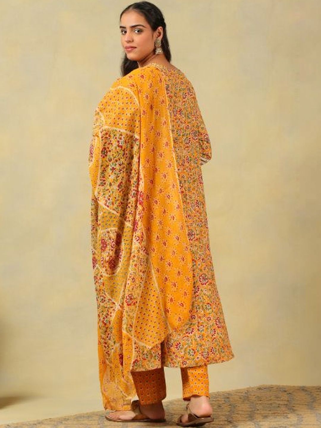 Mamicha Women Floral Printed Pure Cotton Kurta with Trousers & With Dupatta