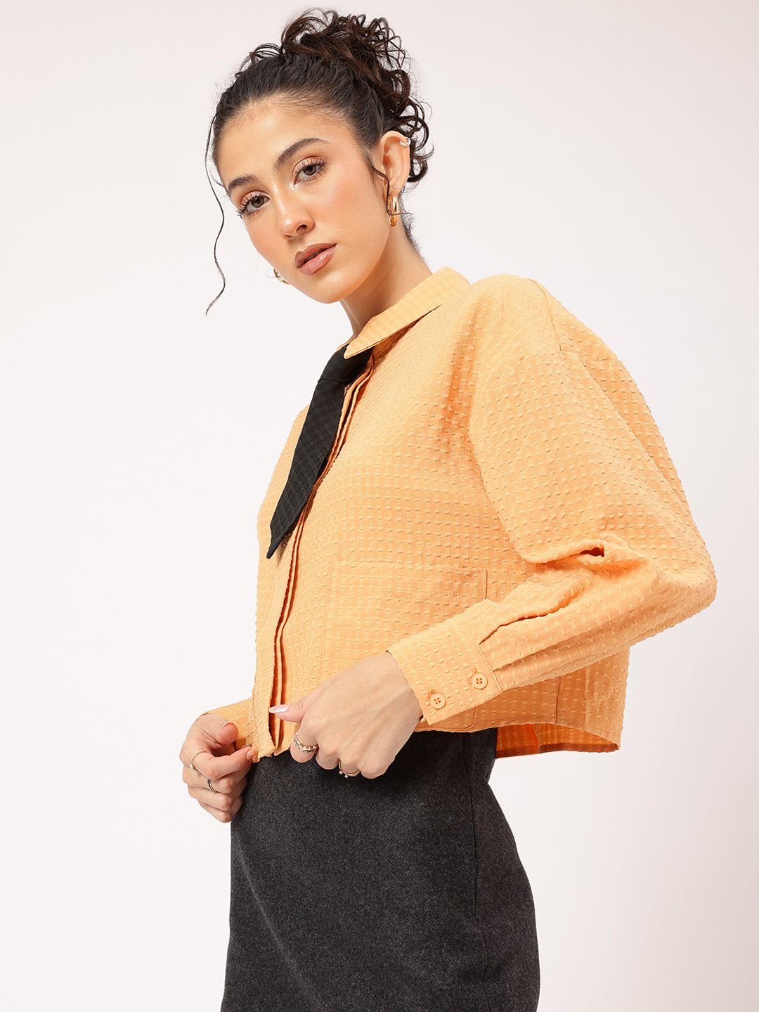 DressBerry Striking Silhouette Seersucker Shirt with Tie